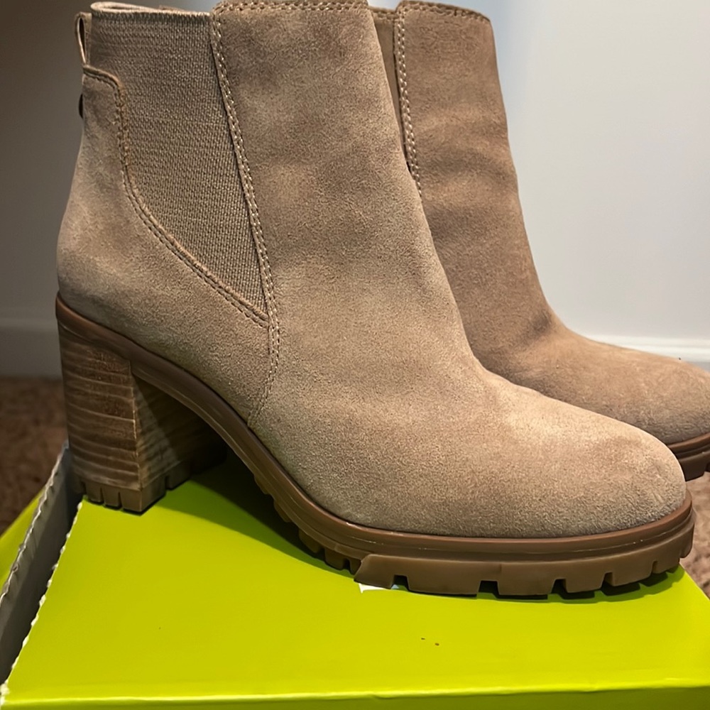 Vince Camuto ankle boot - size 8 1/2